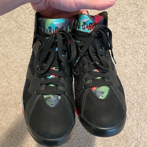 Men’s Jordans - Picture 2 of 4